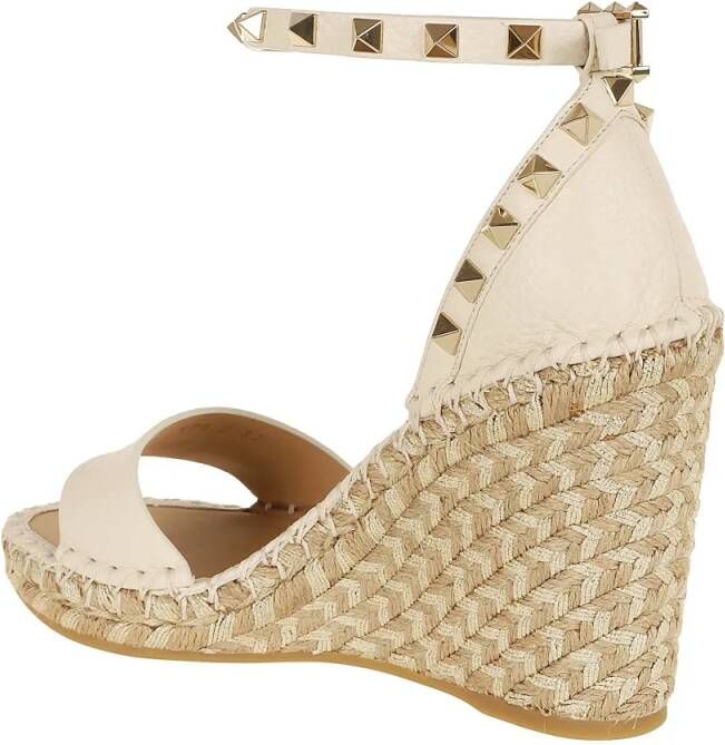 Valentino Garavani Sandalen Ivory Rockstud Double Wedge Moose-Print Calfskin in beige