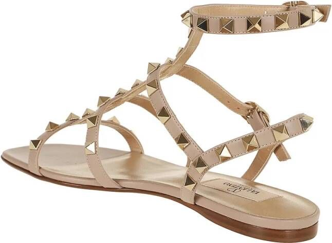 Valentino Garavani Sandalen Nude Calfskin Rockstud Sandal in beige