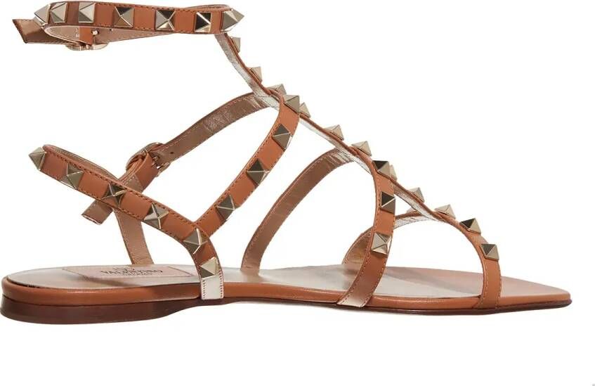 Valentino Garavani Sandalen Rockstud Sandal in cognac