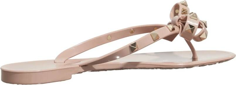 Valentino Garavani Sandalen Thong Summer Rockstud Sandals in poeder roze