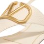 Valentino Garavani Sandalen VLogo Signature Flat Thong Sandals in crème - Thumbnail 1