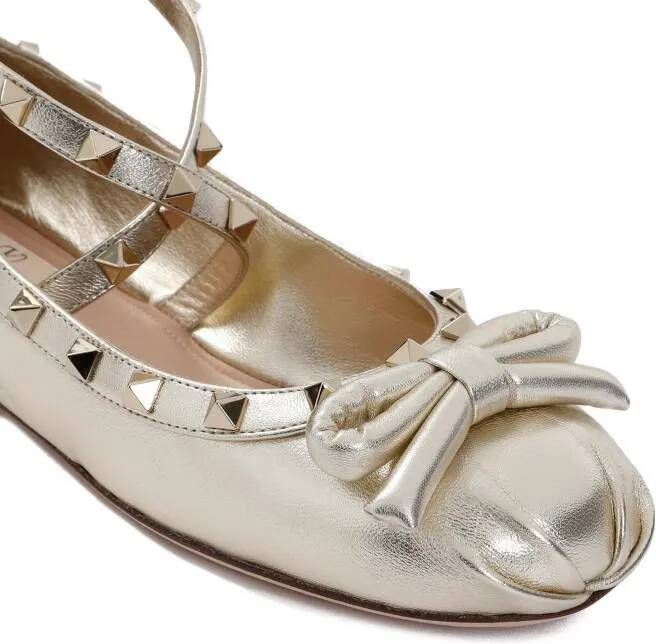 Valentino Loafers & ballerina schoenen Rockstud Ballerinas in beige