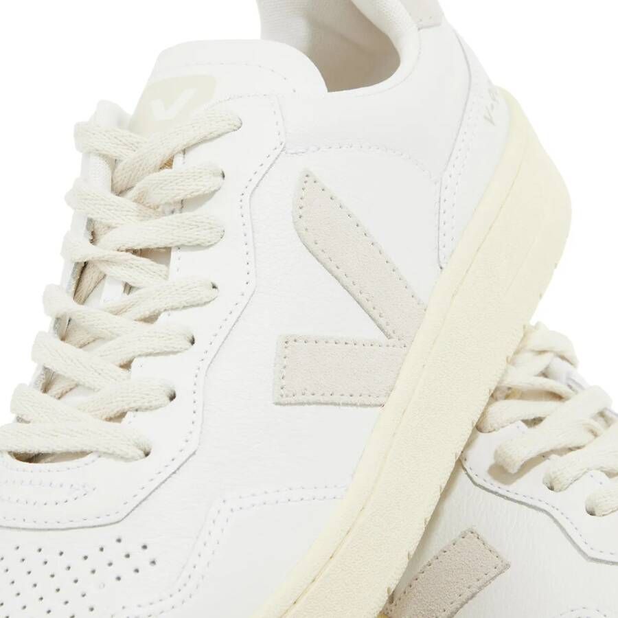 Veja Sneakers V-90 in crème