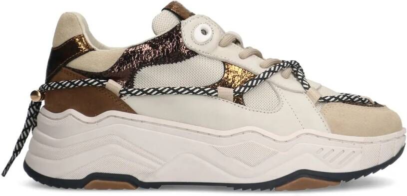 Manfield Beige suède sneakers met details