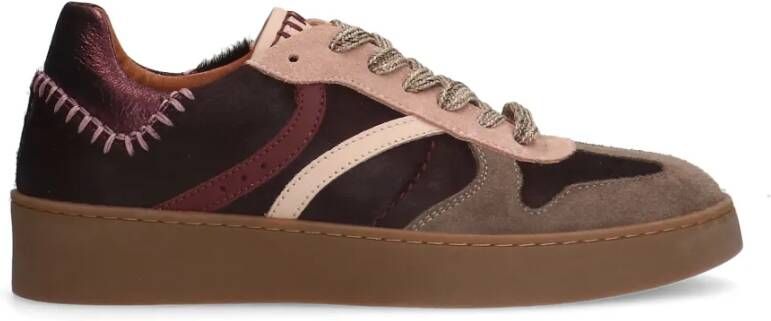 Manfield Bordeaux rode suède sneakers met details