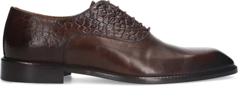 Manfield Bruine leren veterschoenen met croco details