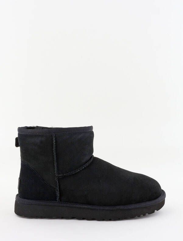 UGG enkellaarsjes Classic Mini II 1016222 black