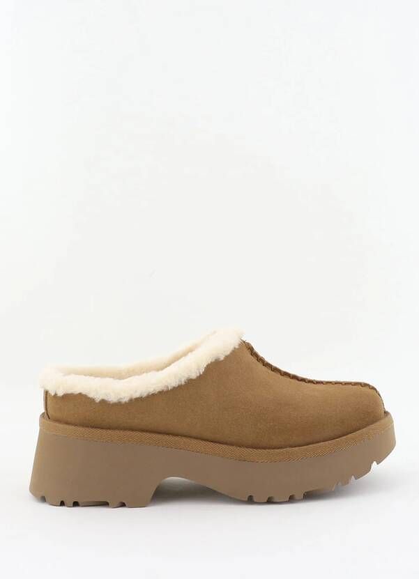 UGG sloffen New Heights Cozy Clog met dubbele naden chesnut