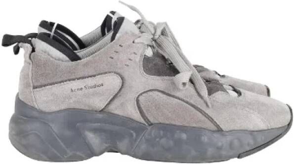 Acne Studios Pre-owned Suede sneakers Gray Dames