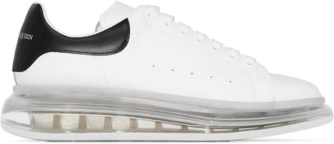 Alexander mcqueen Witte leren sneakers met zwarte hak Moderne stijl Wit