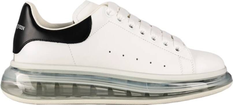 Alexander mcqueen Witte leren sneakers met zwarte hak Moderne stijl Wit