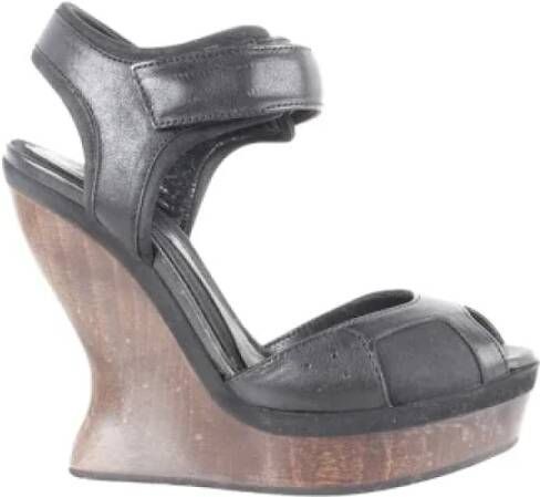 Alexander McQueen Pre-owned Leather heels Black Dames