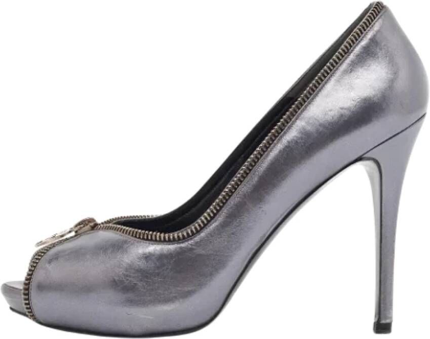 Alexander McQueen Pre-owned Leather heels Gray Dames