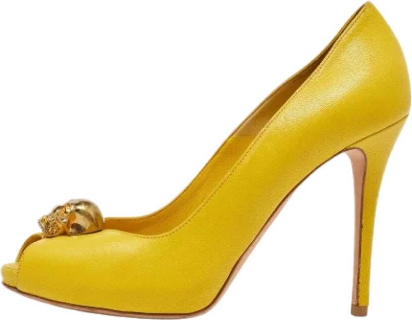 Alexander McQueen Pre-owned Leather heels Yellow Dames