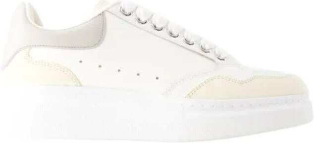 Alexander McQueen Pre-owned Leather sneakers Beige Dames