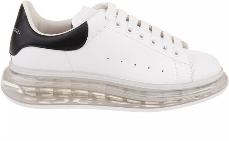 Alexander mcqueen Witte leren sneakers met zwarte hak Moderne stijl Wit