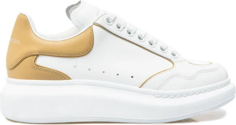 Alexander mcqueen Witte Kameel Oversized Sneakers Logo Rubberen zool White Dames