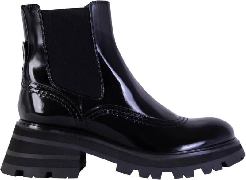 Alexander mcqueen Zwarte Leren Chelsea Laarzen met Flared Notched Sole Black Dames