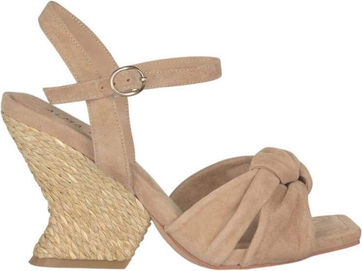 Alma en Pena Gebogen Hak Knoop Sandaal Beige Dames