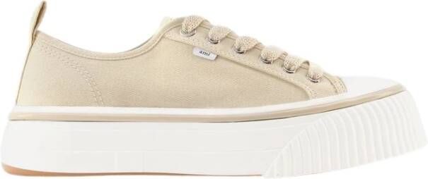 Ami Paris Sportschoenen van Ami Alexandre Mattiussi Beige