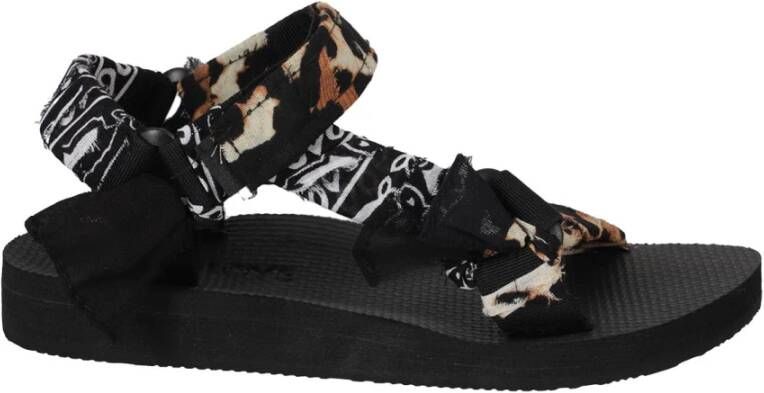 Arizona Love Stijlvolle Platte Sandalen voor Zomerse Dagen Brown Dames