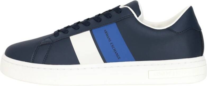 Armani Exchange Blauwe Sneakers met Logo en Contrasterende Zijbanden Blue Heren