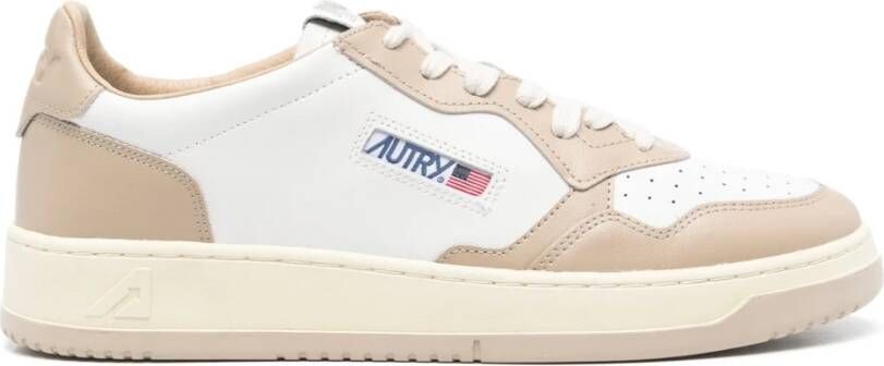 Autry Beige Sneakers met Geperforeerde Neus Beige Heren