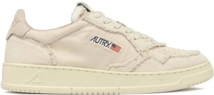 Autry Ivoor Katoenen Sneakers met Handgemaakte Gewassen Afwerking Beige Dames