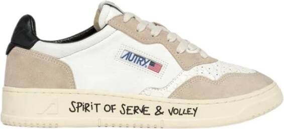 Autry Tijdloze stijl: Medalist witte leren schoenen Multicolor Heren