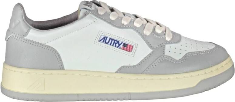 Autry Leren sneakers met geborduurd logo Gray Dames