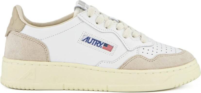 Autry Medalist Low Wit Beige Sneakers White Unisex