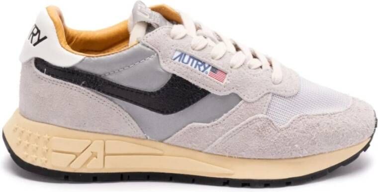 Autry Sneakers met Suède Panelen en Dikke Zool Gray Dames