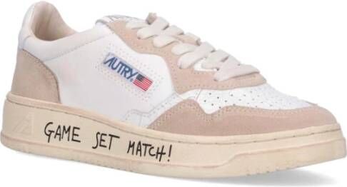 Autry Witte leren sneakers met geperforeerde neus en gewatteerde enkel Wit Dames