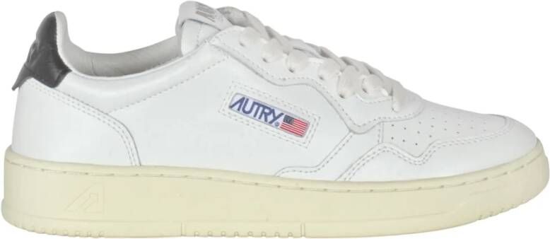 Autry Stijlvolle Sneakers voor Buitensportavonturen White Dames