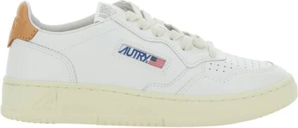 Autry Witte Leren Lage Sneakers met Logo Patch White Dames