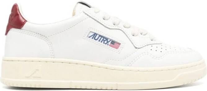 Autry Witte Leren Sneakers met Geperforeerde Details White Dames