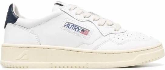 Autry Witte Leren Sneakers met Geperforeerde Voorkant White Dames