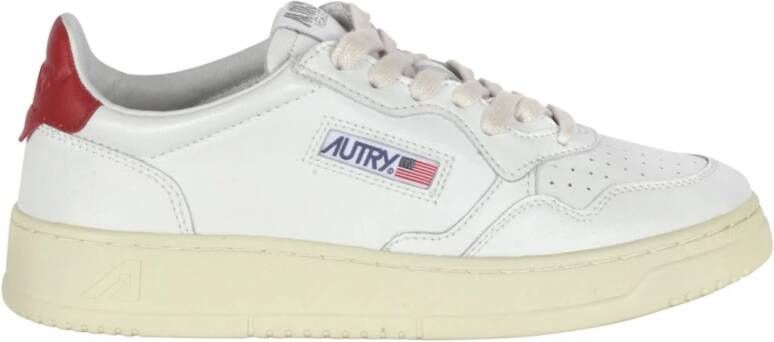 Autry Witte Leren Sneakers met Microgeperforeerd Bovenwerk Wit Dames