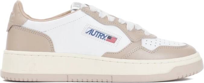 Autry Beige Geperforeerde Sneakers Veters Rubberen Zool Beige