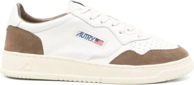 Autry Witte Sneakers Vetersluiting Gevulkaniseerde Zool Brown Heren