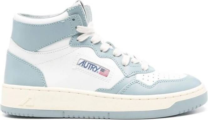 Autry Witte Veterschoenen met Geperforeerde Neus Blue Dames