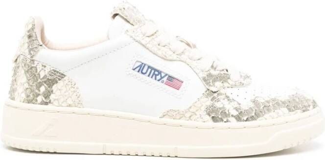 Autry Witte Veterschoenen met Geperforeerde Neus White Dames