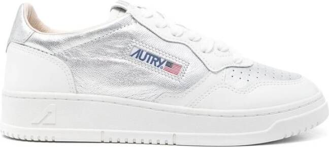 Autry Witte Veterschoenen met Geperforeerde Neus White Dames