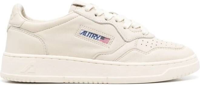 Autry Witte Veterschoenen met Gewatteerde Enkel White Dames