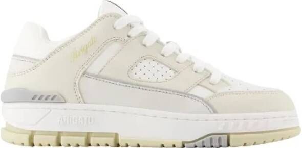 Axel Arigato Witte Sneakers met Metallic Goud Logo White