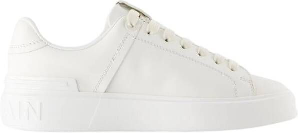 Balmain Witte Leren Sneakers met Puntige Neus White Dames