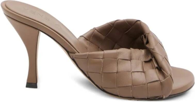 Bottega Veneta Stijlvolle Sandalen voor Zomerse Dagen Brown Dames