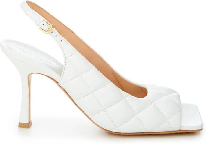 Bottega Veneta Witte Matelasse Sandaal met Enkelband White Dames