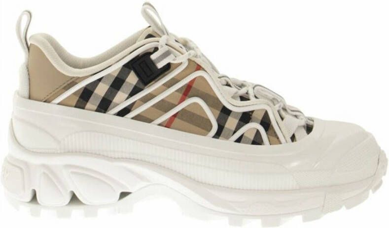 Burberry Geruite Veterschoenen Vintage Stijl Multicolor Dames