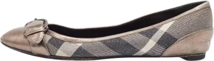 Burberry Vintage Pre-owned Canvas flats Gray Dames